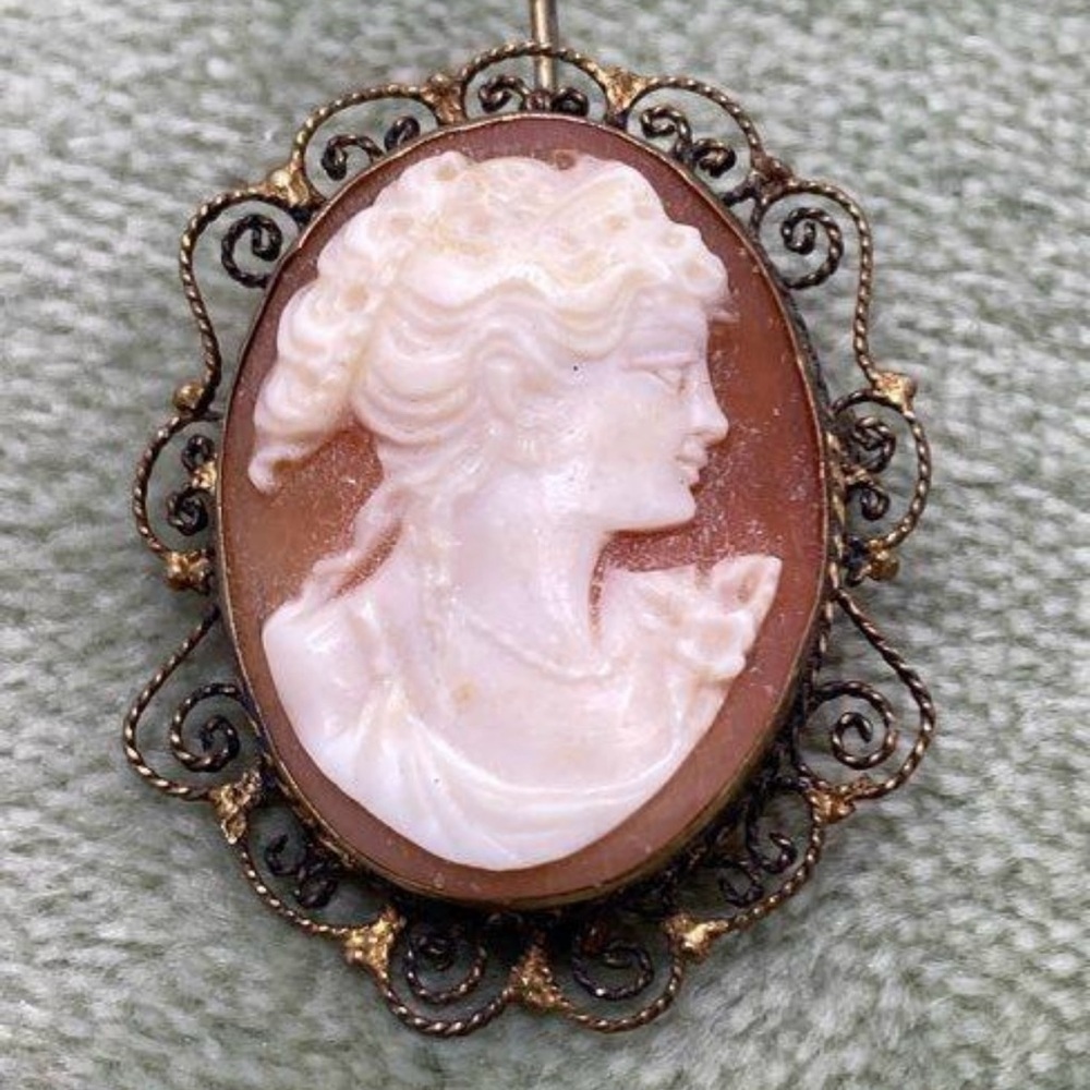 Vintage Sterling 925 Gold Tone Cameo
Pendant Brooch Pin 1.3”x1” STAMPED 5.3g